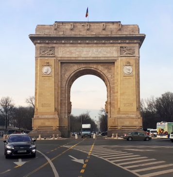 Arcul de Triumf: Expoziţie de artă contemporană şi live drawing