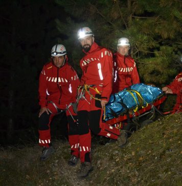 Turist din Bucureşti şi fiica sa, salvaţi după ce s-au rătăcit în munţii Ceahlău