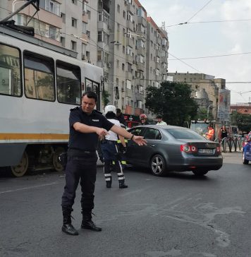 Circulația tramvaielor 21, blocată aproximativ o oră din cauza unui accident – FOTO