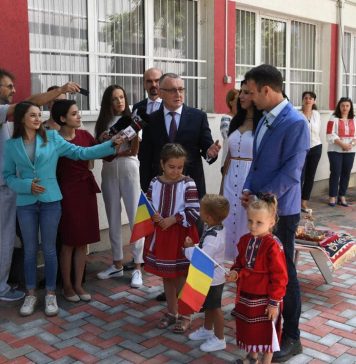 Cîmpeanu vrea să participe în fiecare zi de luni la inaugurarea unor grădiniţe care să includă şi grupe de antepreşcolari – FOTO