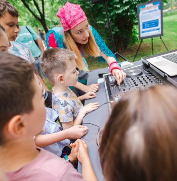 Vara aceasta, copiii învață gratuit jurnalism la Radio Boot Camp