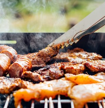 Carnea, un lux pentru români. Cât costă un kilogram de muşchi de porc sau piept de pui