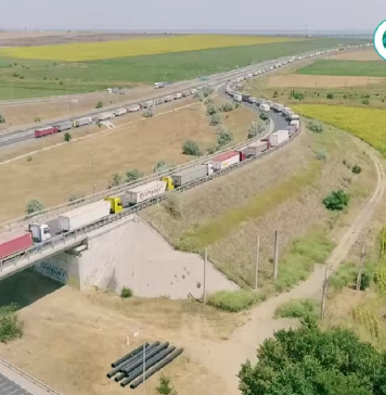 Austostrada Soarelui, blocată pe zeci de kilometri de TIR-urile care transportă cereale din Ucraina și România
