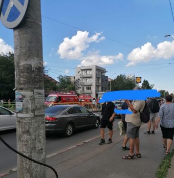 O tânără a murit după ce a fost prinsă sub un tramvai, în București