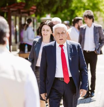 Petre Daea: „Nu mâncaţi făină de greieri! Ce căutaţi cu greierii? Lăsaţi-i să cânte acolo unde sunt!”