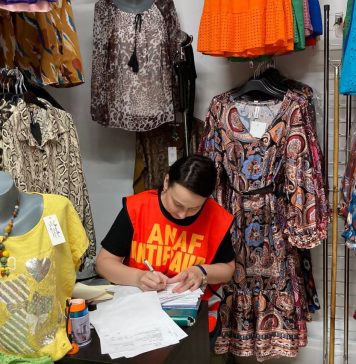 Mii de tone de haine din Turcia, descoperite de ANAF că nu sunt fiscalizate