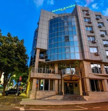 Recomandarea săptămânii pentru o vacanță pe litoral: Randy Hotel**** – în inima Constanței; inclusiv evenimente corporate