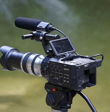 Patron de videochat, care deţinea studiouri în Bucureşti, trimis în judecată pentru un prejudiciu de 1,6 milioane lei