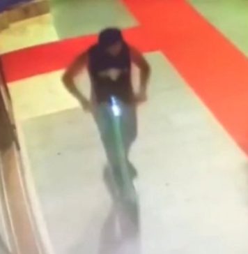 Un bărbat din București, căutat de poliție după ce a înțepat cu un ac mai multe femei