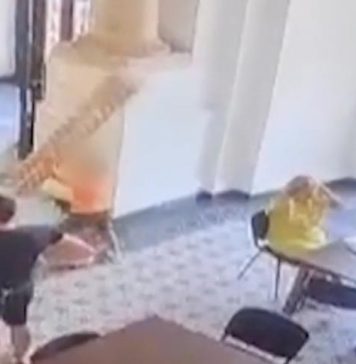 Momentul în care statuia din holul Primăriei Capitalei s-a prăbușit peste copilul de 7 ani – VIDEO