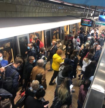 Aglomerația de la metrou: Timpul de așteptare în stații se reduce la 9-10 minute, după o lună cu 10-15 minute