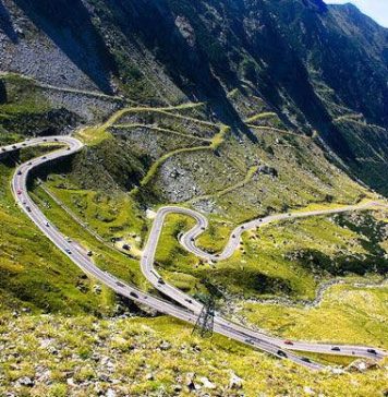 Se montează plase de protecție pe Transfăgărășan în zonele unde cad stânci