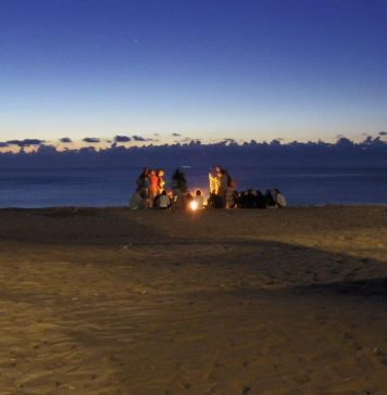 Un fost chirurg de la Fundeni cerșește bani pentru bere în Vama Veche