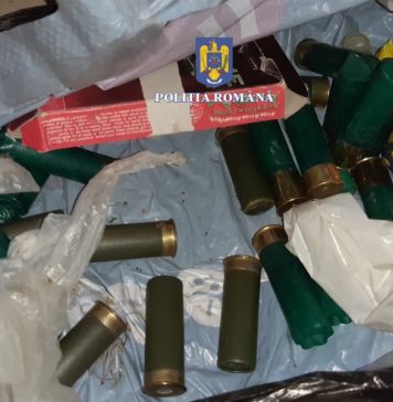 Peste 60 de cartușe letale și un pistol, ridicate de polițiști în urma unor percheziții în București