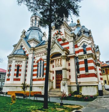 Preoţii fac rugăciuni pentru plafonarea preţurilor la energia electrică