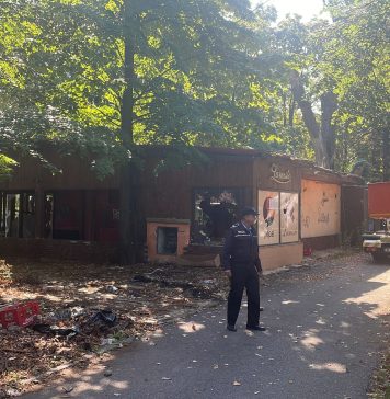 FOTO/ Construcții ilegale în complexul studențesc Tei, demolate