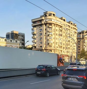 Un TIR a rămas blocat în Pasajul Unirii din București din cauza înălțimii
