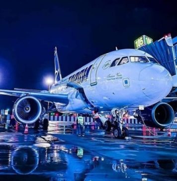 TAROM trimite sâmbătă alte două curse speciale pentru repatrierea cetăţenilor români abandonaţi de Blue Air