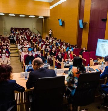 Nicuşor Dan s-a întâlnit cu liceeni bucureşteni cărora le-a prezentat proiectele dedicate adolescenţilor