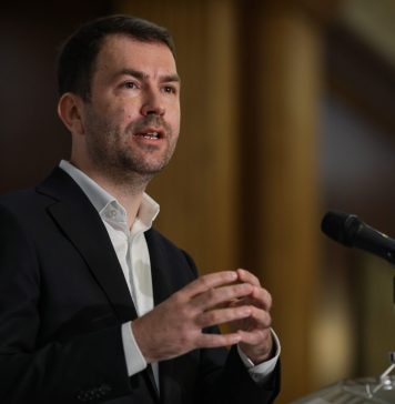 USR: Incompetenţa PSD-PNL în cifre – cu 33% mai puţine investiţii publice, 25 de milioane de euro risipiţi din bani publici pentru întreţinerea unui gazon