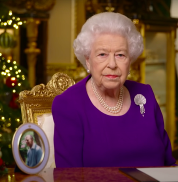 Preşedintele Iohannis semnează în cartea de condoleanţe deschisă după moartea Reginei Elisabeta a II-a