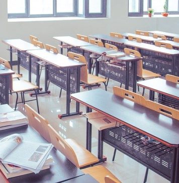 România, singurul stat membru UE unde toţi elevii de la liceele vocaţionale învaţă două limbi străine