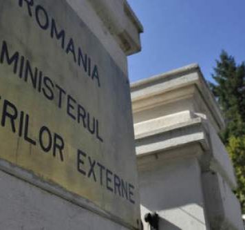 MAE anunţă că peste 620 de români afectaţi de anularea zborurilor Blue Air au solicitat sprijin să revină în ţară