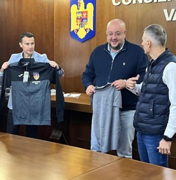 VIDEO | De ziua lor, arbitrii vâlceni au primit echipamente noi din partea Consiliului Județean