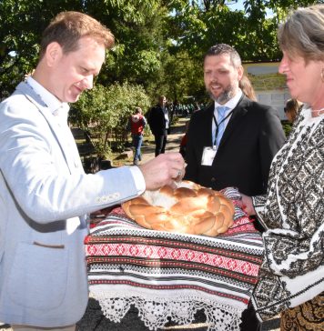 Participanţii la Conferinţa UIT au participat la o serie de activităţi culturale la Muzeul Satului – FOTO