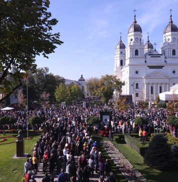 Iași: Prima zi de pelerinaj la moaștele Sfintei Parascheva