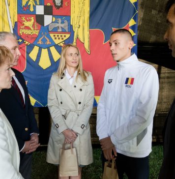 David Popovici, Robert Glinţă şi alţi campioni la nataţie, primiţi la Casa Regală a României – FOTO