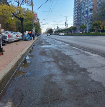 FOTO/ Ciprian Ciucu: Am început spălarea bulevardului Iuliu Maniu