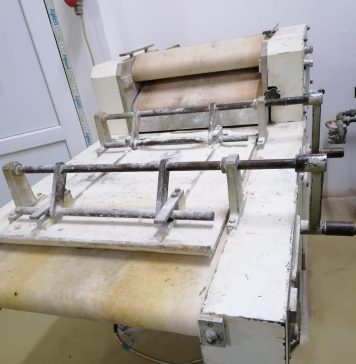 Control ANPC la o fabrică de pâine din Bolintin Vale. S-au găsit utilaje cu aluat întărit pe ele și gândaci – FOTO/VIDEO