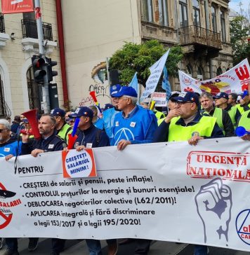 „Marşul Anti-Sărăcire” ajunge la Iohannis. Sindicaliştii Confederaţiei Naţionale Cartel Alfa protestează la Palatul Cotroceni