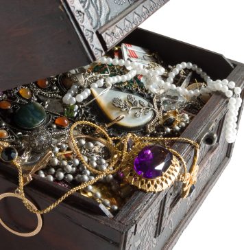 ANAF a încasat peste 325.000 de lei în urma valorificării de metale și pietre prețioase