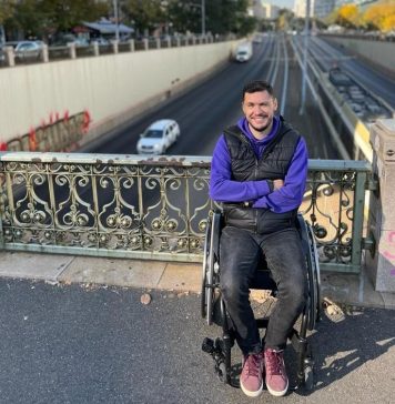 Fostul rugbyst George Baltă, prin Bucureşti în scaunul cu rotile: ”Știu, sunt un nebun care încearcă să golească un ocean cu o cană”