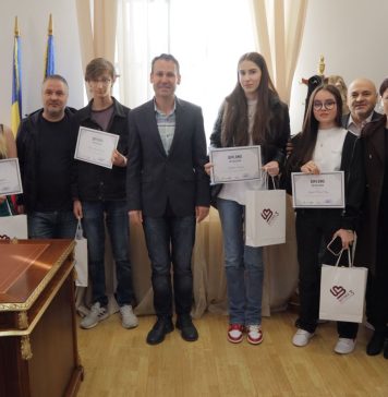 Elevi de nota zece din Sectorul 3, premiați de primarul Robert Negoiță