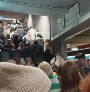 Metrorex: Defecţiune la un tren în staţia Aviatorilor. Călătorii au fost debarcaţi