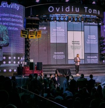 Cine e românul care participă la petrecerea miliardarilor, alături de Elon Musk, la castelul Bran