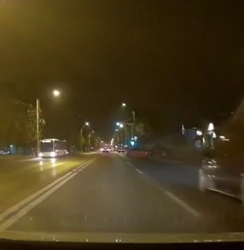 Cursă filmată pe străzile Bucureștiului, urmată de un accident grav – VIDEO