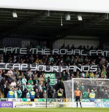 Celtic Glasgow, amendat de UEFA după ce fanii au desfăşurat bannere insultătoare anti-monarhie, în Liga Campionilor