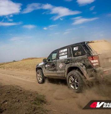 Circa 70 de pasionaţi ai sporturilor cu motor participă în weekend la 4V Rally Raid Romania