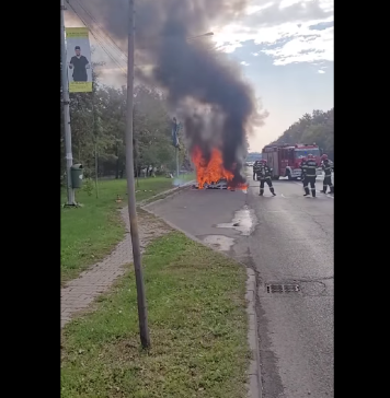 Mașină în flăcări în Capitală. Circulația se desfășoară cu dificultate în zona Academiei