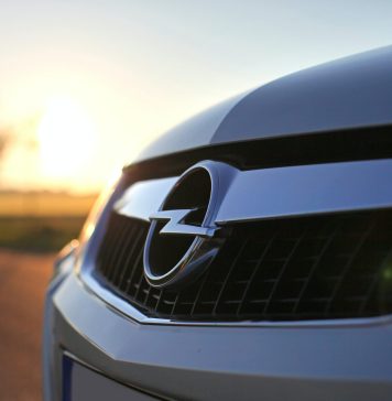Opel recheamă în service modelul Insignia din cauza unor posibile probleme la sistemul de frânare