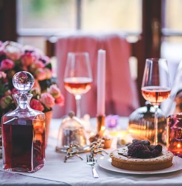 Un bucureştean a comandat flori de 5.000 de lei şi a mâncat la restaurant de 1.300, fără să plătească