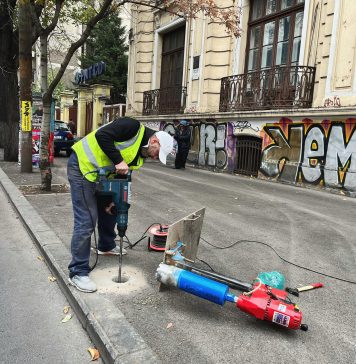 Fără mașini pe trotuare: Se montează stâlpișori pe Bd Carol, între Universitate și Calea Moșilor