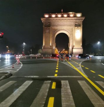 FOTO/ Administraţia Străzilor Bucureşti a marcat culoarul pentru defilarea de Ziua Naţională în zona Arcului de Triumf