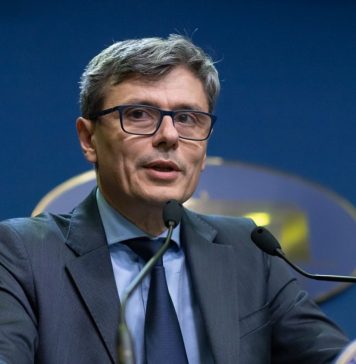 Virgil Popescu anunţă că se pot depune proiecte pentru obţinerea finanţării pentru investiţii în dezvoltarea capacităţilor de stocare a energiei electrice (baterii)