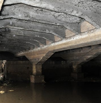 Au început forajele geotehnice pentru consolidarea planşeului de la Piaţa Unirii. Specialiștii verifică starea solului – FOTO