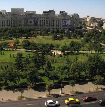 Preţurile apartamentelor vechi cu trei camere au scăzut în mai multe zone din București